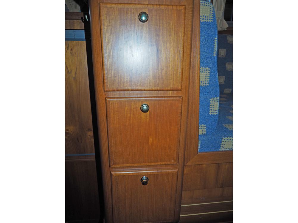 Saloon, Accommodation